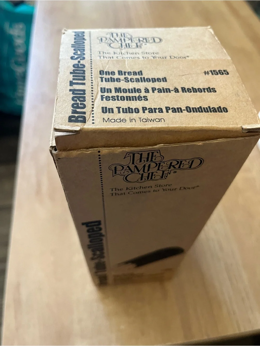 Pampered Chef Kitchen Bread Tube Scalloped Holiday New in box Sealed